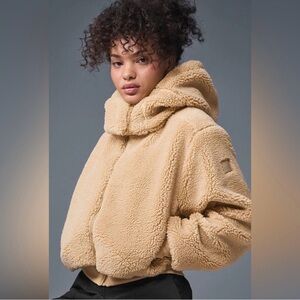 ALO Yoga foxy faux fur Sherpa jacket in Camel. S